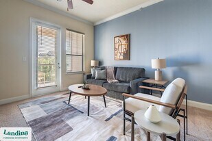 6101 N Riverside Dr in Fort Worth, TX - Building Photo