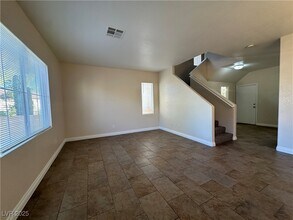 9900 Calabasas Ave in Las Vegas, NV - Building Photo - Building Photo