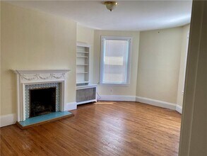 96 Rhode Island Ave in Newport, RI - Building Photo - Building Photo