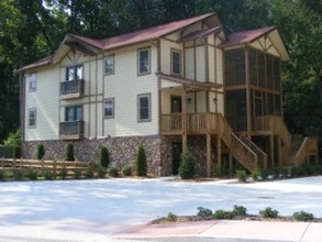 974 Edelweiss Strasse in Helen, GA - Building Photo - Building Photo