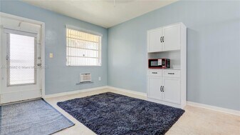 28 NW 170th St in North Miami Beach, FL - Building Photo