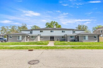 22 2nd St, Unit SI ID1032305P in Mount Clemens, MI - Foto de edificio - Building Photo