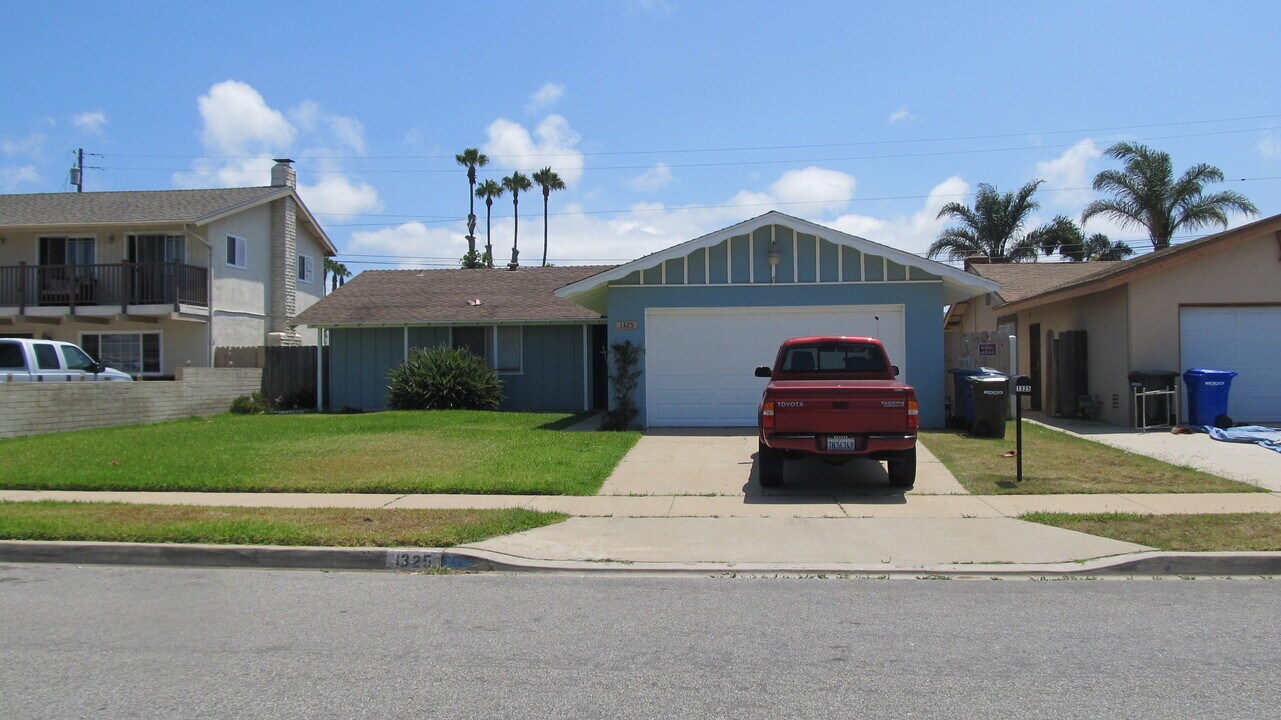 1325 5th St in Imperial Beach, CA - Building Photo