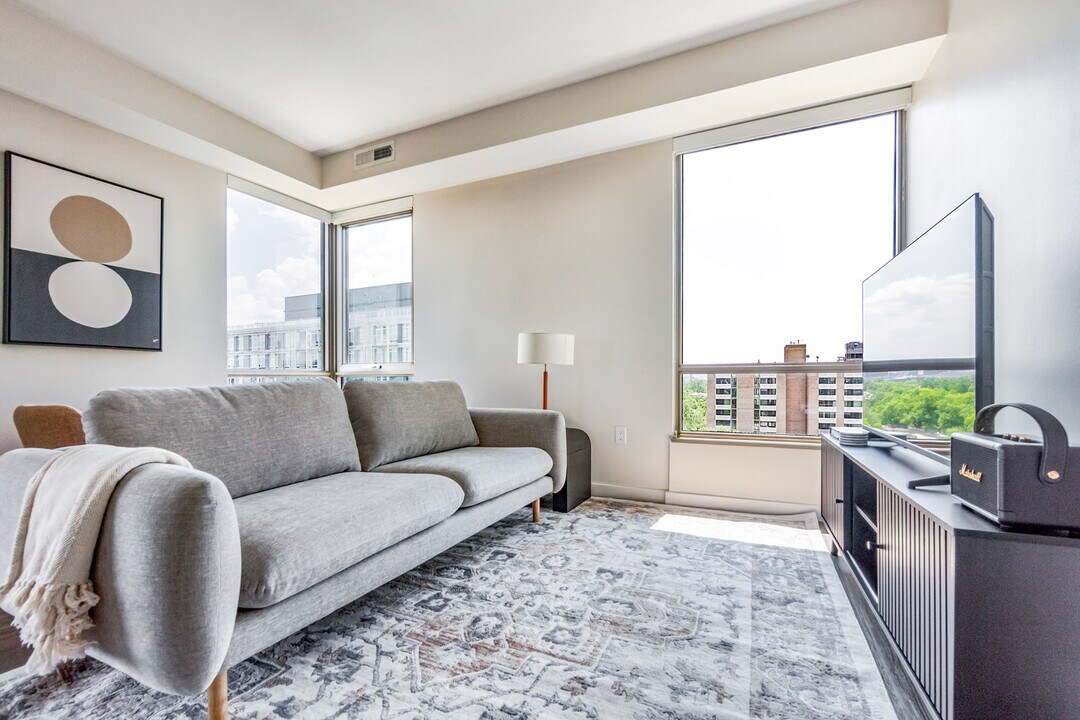 301 M St SW in Washington, DC - Building Photo