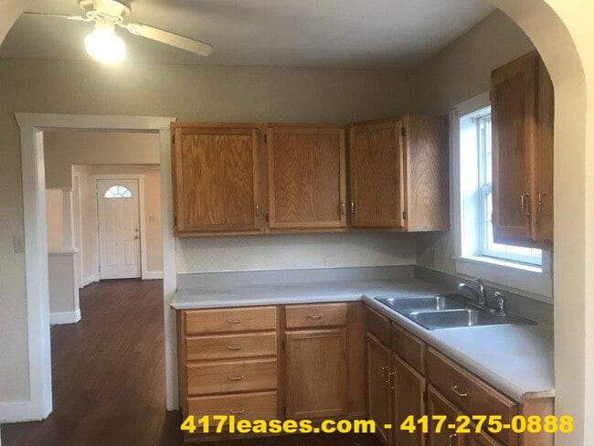 property at 2229 N Johnston Ave