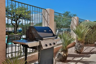 Shadow Ridge Apartments in Tucson, AZ - Building Photo - Building Photo