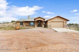 815 Paniolo Way in Paulden, AZ - Building Photo