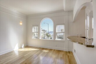 1065 Montgomery St in San Francisco, CA - Building Photo - Building Photo