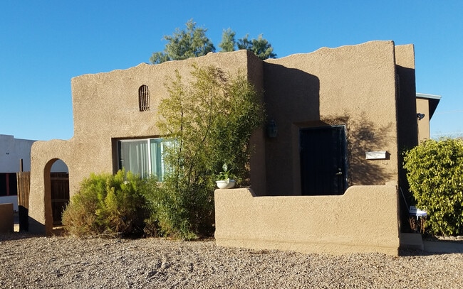 property at 1141 E Elm St