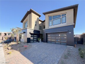 10761 Canyon Bloom Dr in Las Vegas, NV - Building Photo - Building Photo