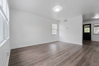 57 Midland Heights Cir in Midland, PA - Building Photo - Building Photo
