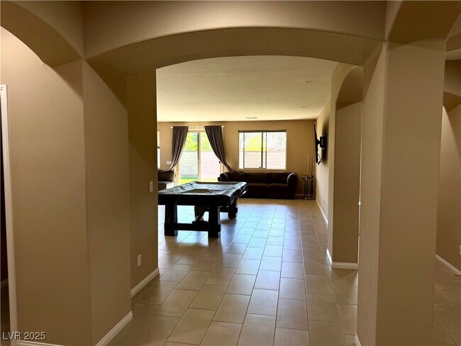 6298 Starflare St in Las Vegas, NV - Building Photo - Building Photo