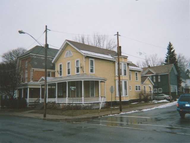 24 Spring St in Gloversville, NY - Building Photo