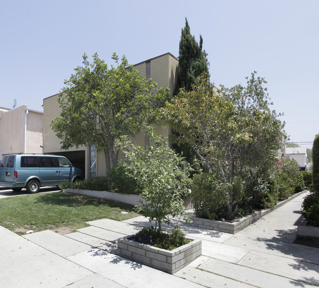 7344 Tujunga Ave in North Hollywood, CA - Building Photo - Building Photo