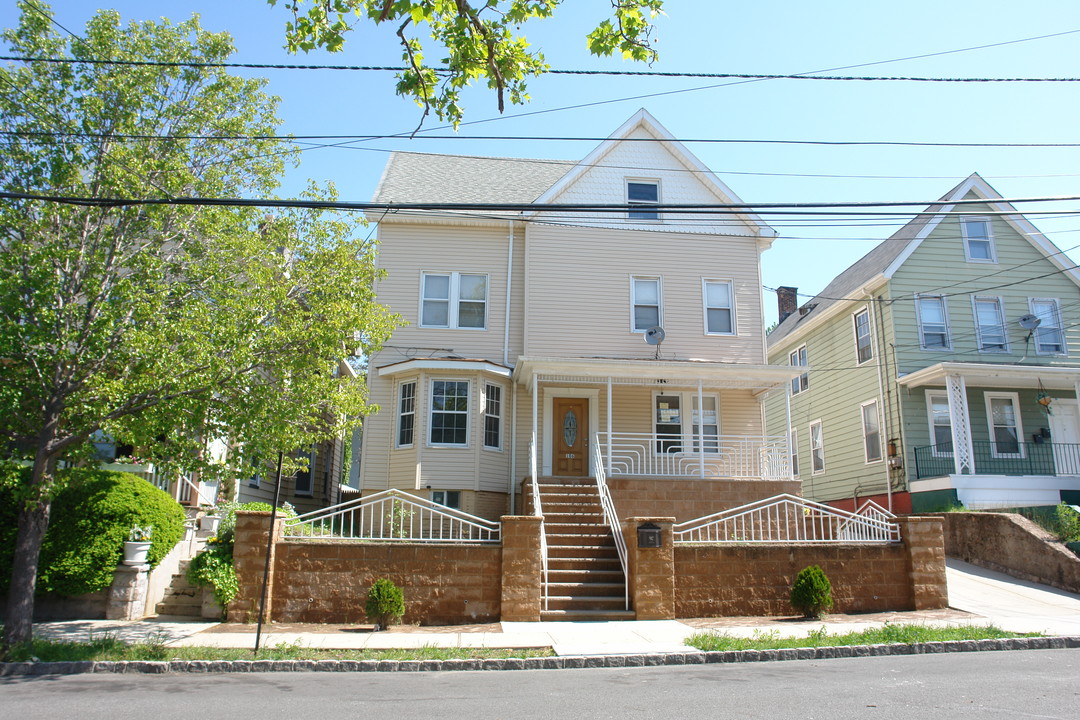 106 Gordon St in Perth Amboy, NJ - Foto de edificio