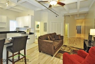 Gallery 3450 in St. Louis, MO - Building Photo - Interior Photo