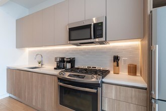 42-20 24th St-Unit -5-C in Queens, NY - Foto de edificio - Building Photo