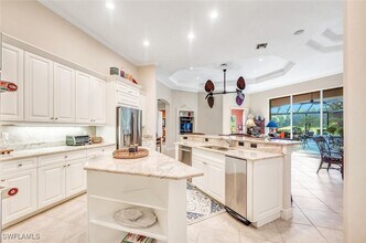 2989 St Barnabas Ct in Naples, FL - Foto de edificio - Building Photo