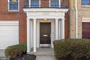 2729 Unicorn Ln NW in Washington, DC - Building Photo