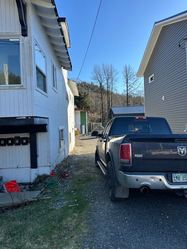 1160 Park Ave, Unit B in Ketchikan, AK - Building Photo - Building Photo