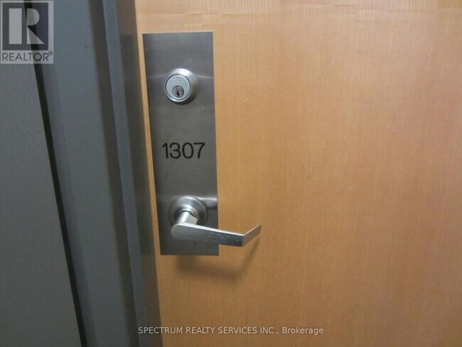 3865 Lake Shore Blvd W in Toronto, ON - Building Photo - Building Photo