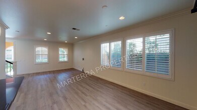 32 Canoe in Irvine, CA - Building Photo - Building Photo