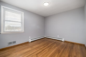 2671 Old Town Rd in Bridgeport, CT - Building Photo - Building Photo