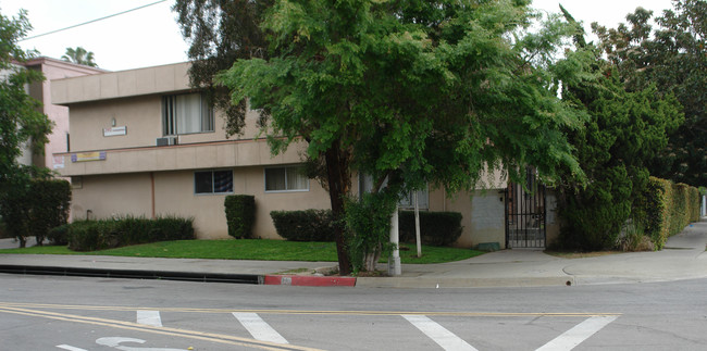 390 N Garfield Ave in Pasadena, CA - Building Photo - Building Photo