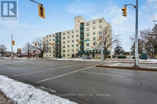 421 Fairview Dr in Brantford, ON - Building Photo