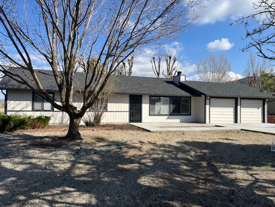 29342 Fawn Way in Tehachapi, CA - Building Photo