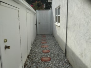20957 Community St in Los Angeles, CA - Building Photo - Building Photo