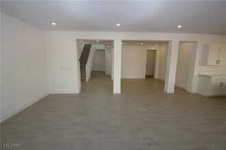 10207 Magnolia Crk St in Las Vegas, NV - Building Photo - Building Photo