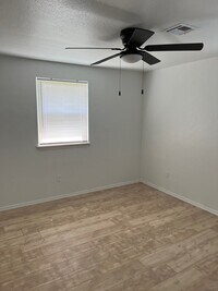 107 Windsor Dr photo'