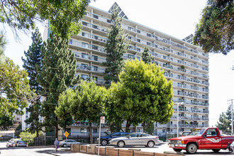 Valdez Plaza in Oakland, CA - Building Photo - Primary Photo