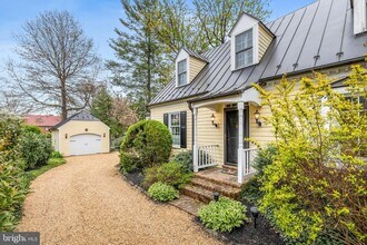 1 Chinn Ln in Middleburg, VA - Building Photo - Building Photo
