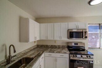 6024 Ridgeacres Dr in Cincinnati, OH - Building Photo - Building Photo