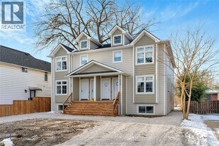 513 Caron Ave in Windsor, ON - Building Photo