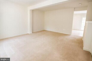 11321 Amberlea Farm Dr in North Potomac, MD - Building Photo