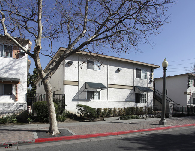 1121 S Minnie St in Santa Ana, CA - Foto de edificio - Building Photo