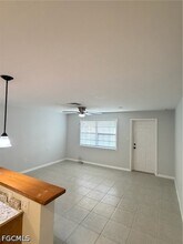 14713 Kimberly Ln, Unit 3 in Ft. Myers, FL - Foto de edificio - Building Photo