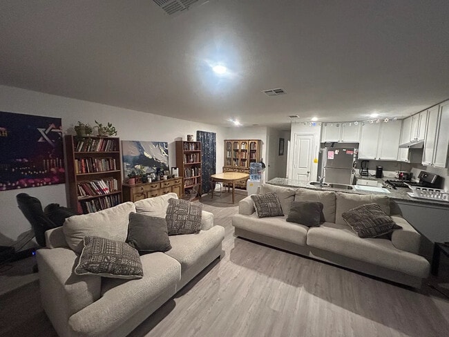 Room in House on Nube Medina, Unit 06-1056 in San Antonio, TX - Building Photo - Building Photo