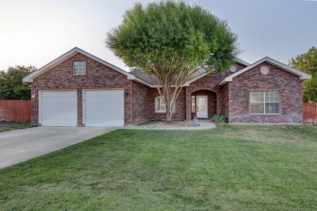 2105 W Brunson St in Alpine, TX - Foto de edificio - Building Photo