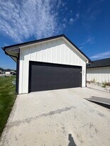 5217 S Chase Cir in Wichita, KS - Building Photo