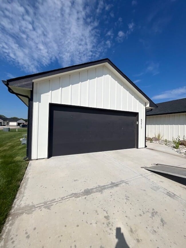 property at 5217 S Chase Cir