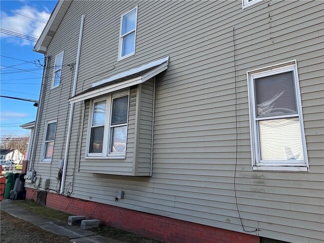 2139 Elmwood Ave in Warwick, RI - Building Photo - Building Photo