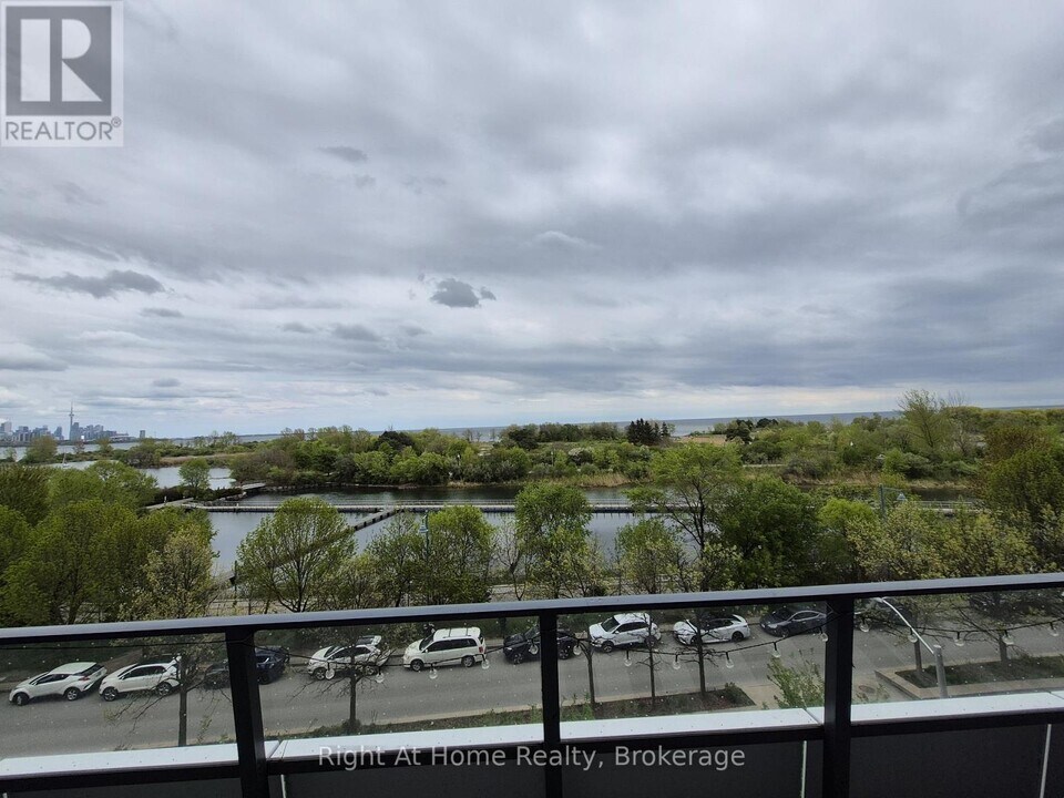20-320 Shore Breeze Dr in Toronto, ON - Building Photo
