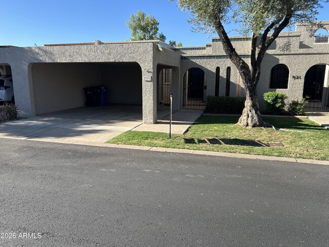 property at 925 E Beryl Ave