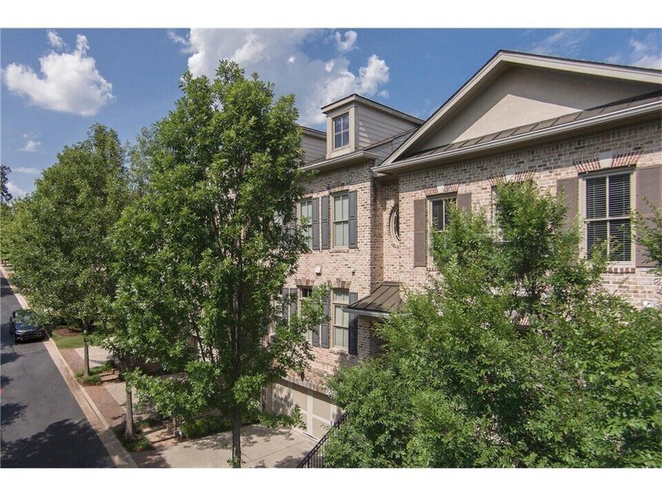 3043 Stone Gate Dr NE in Atlanta, GA - Building Photo