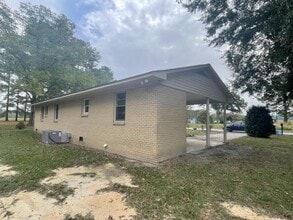 305 Gough St in Pembroke, NC - Foto de edificio - Building Photo