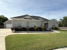 219 Woodgrove Dr in Madison, AL - Building Photo